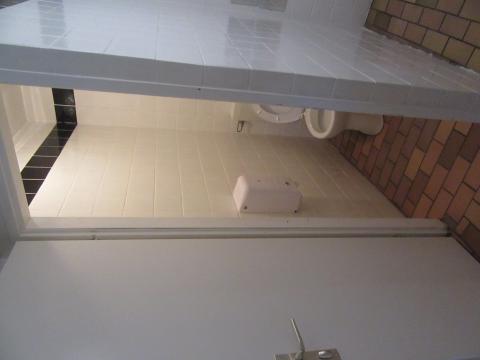 Zugang Toiletten Kabinen