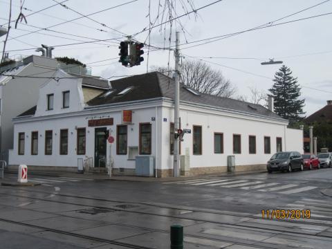 Schrägansicht mit beiden Eingängen